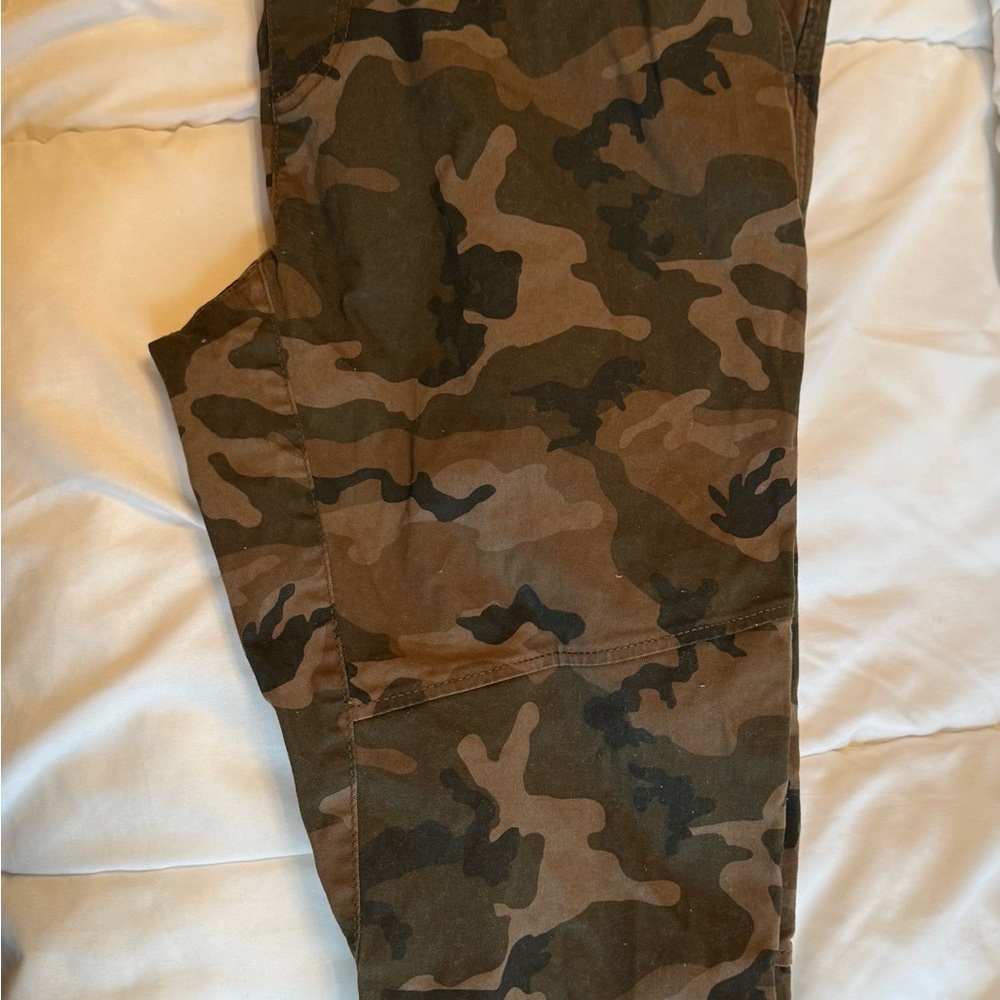 Camouflage Jogger Pants - Picture 3 of 4
